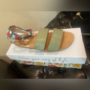 Summer Sandel woman’s size 8 never worn open to offers.